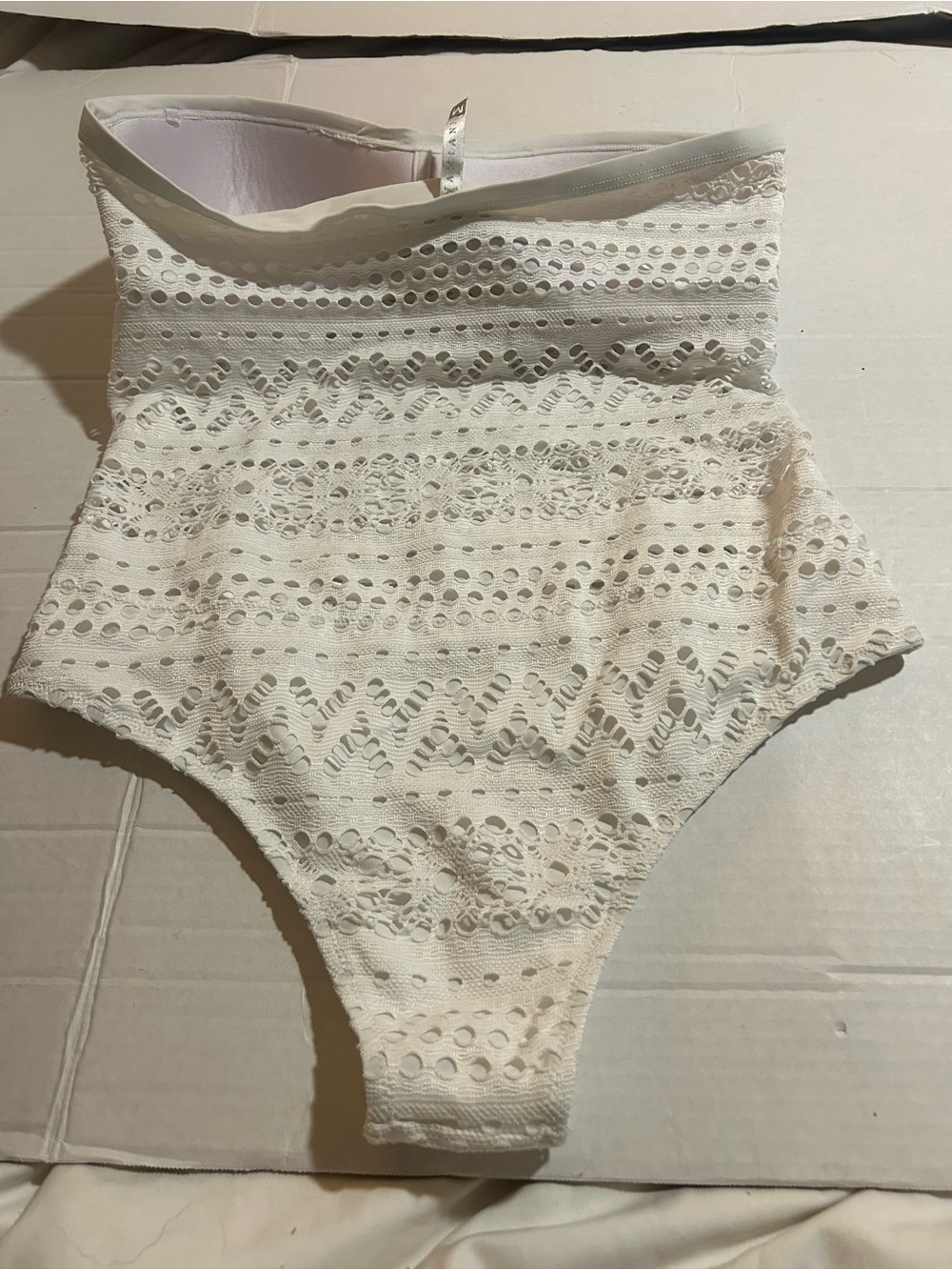 Amiani White Crochet Lace Strapless one-piece Bandeau swimsuit size Medium - Picture 7 of 8
